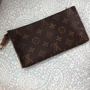 Authentic Louis Vuitton GM Bucket Pouch